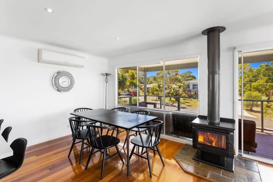 Ocean View Escape w 3BR & 2BA House in Victoria