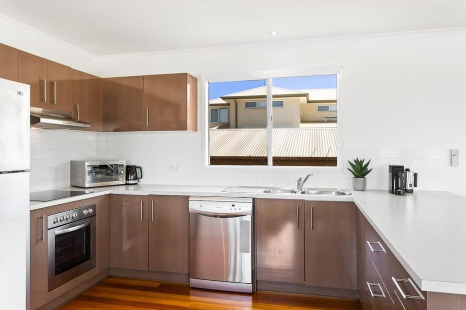 Ocean View Escape w 3BR & 2BA House in Victoria