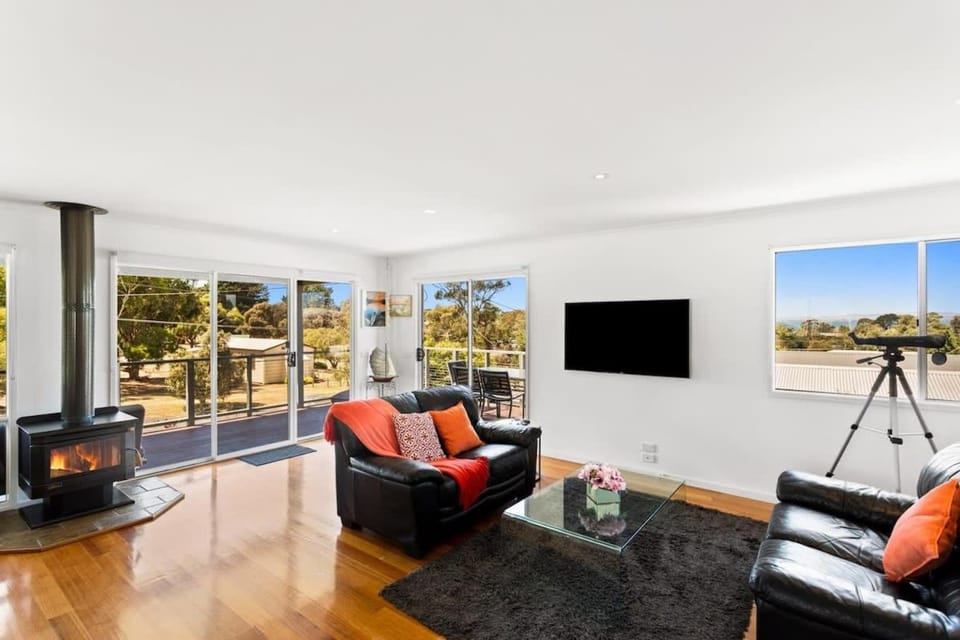 Ocean View Escape w 3BR & 2BA House in Victoria