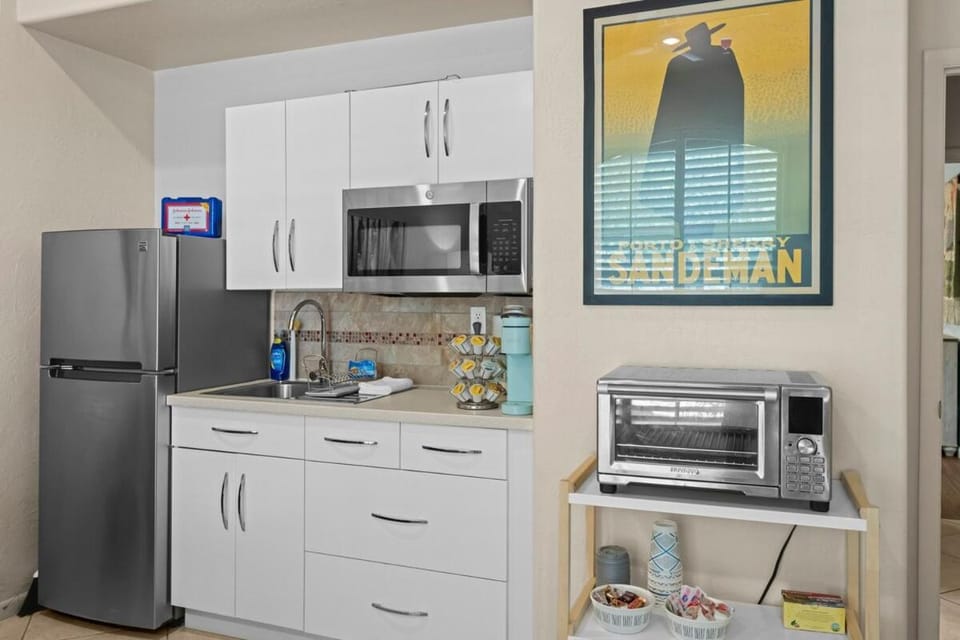 Kitchen or kitchenette, oven, toaster
