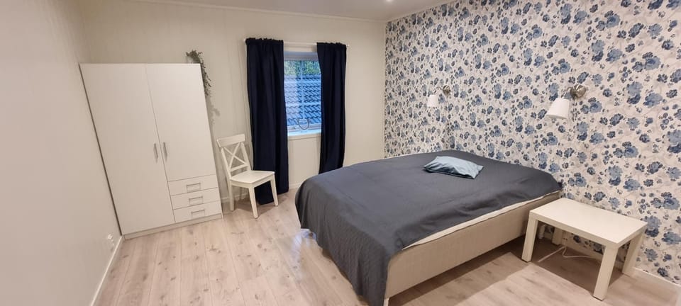 Bed, Photo of the whole room, Bedroom, Mountain view, wardrobe