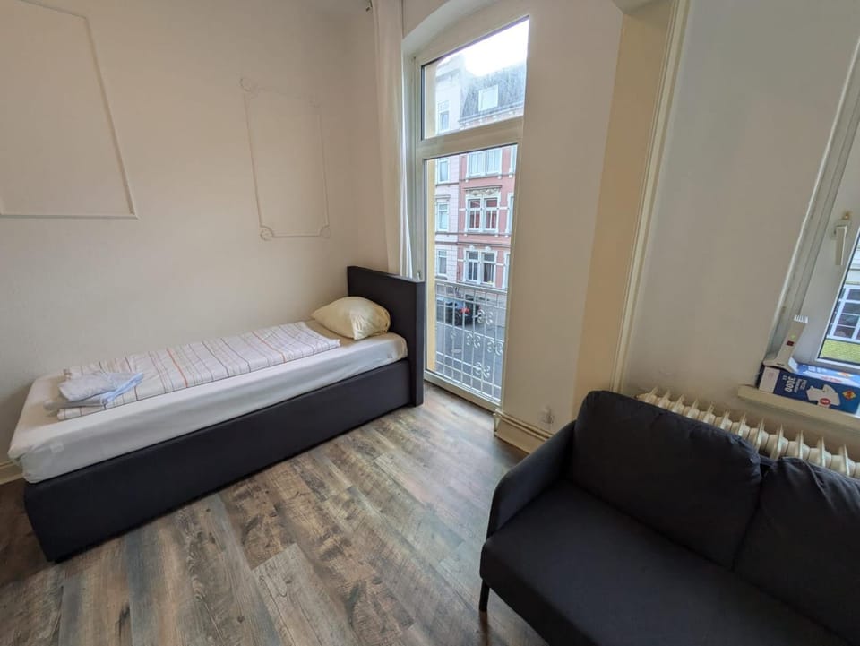 Bed, Seating area, Bedroom