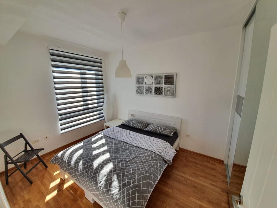 Sunny home in Mostar with a garage! Apartment in Mostar