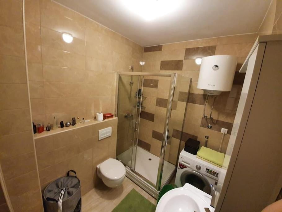 Sunny home in Mostar with a garage! Apartment in Mostar