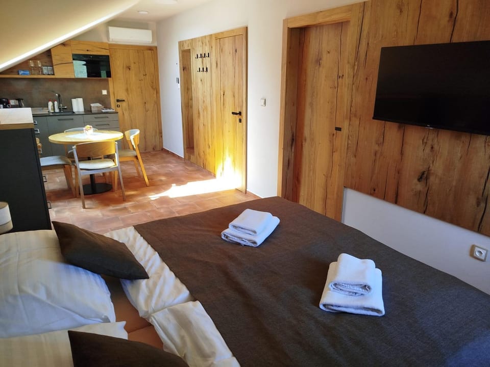 Bed, Kitchen or kitchenette