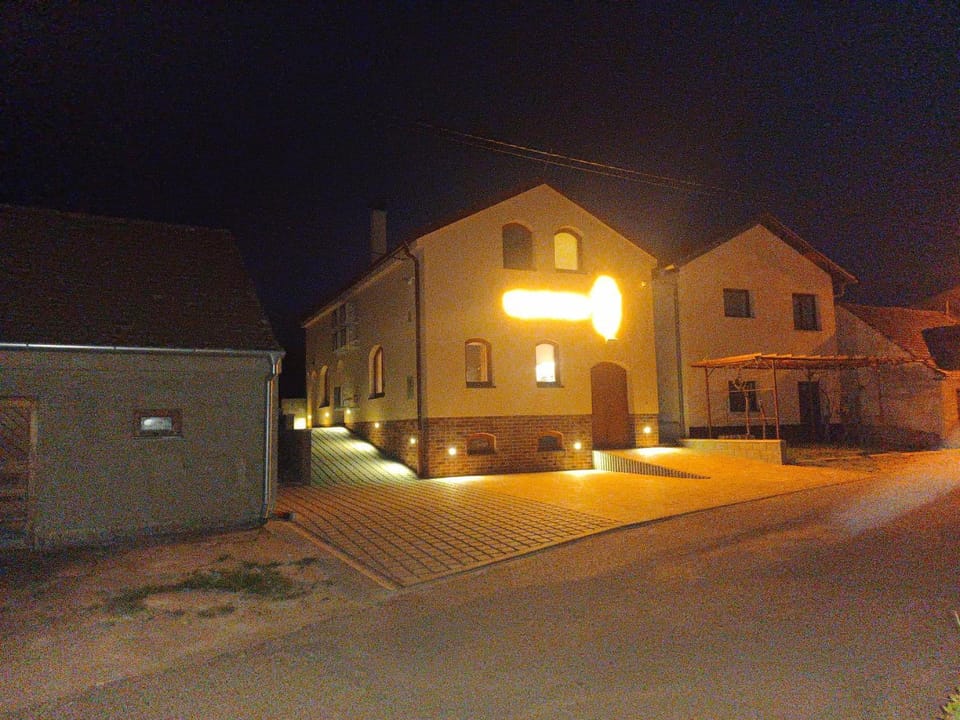 Night, Neighbourhood, Street view