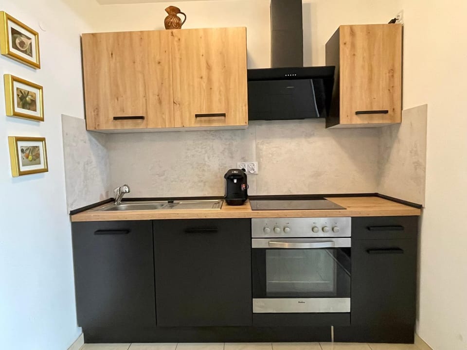 Kitchen or kitchenette, pet friendly, stove