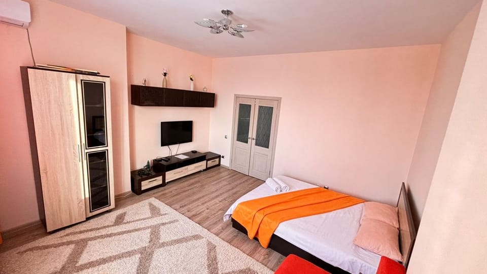 Светлая квартира , с видом на набережную. Apartment in Kazakhstan