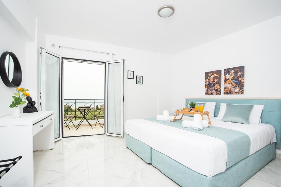 Bed, View (from property/room), Balcony/Terrace, Bedroom, Sea view