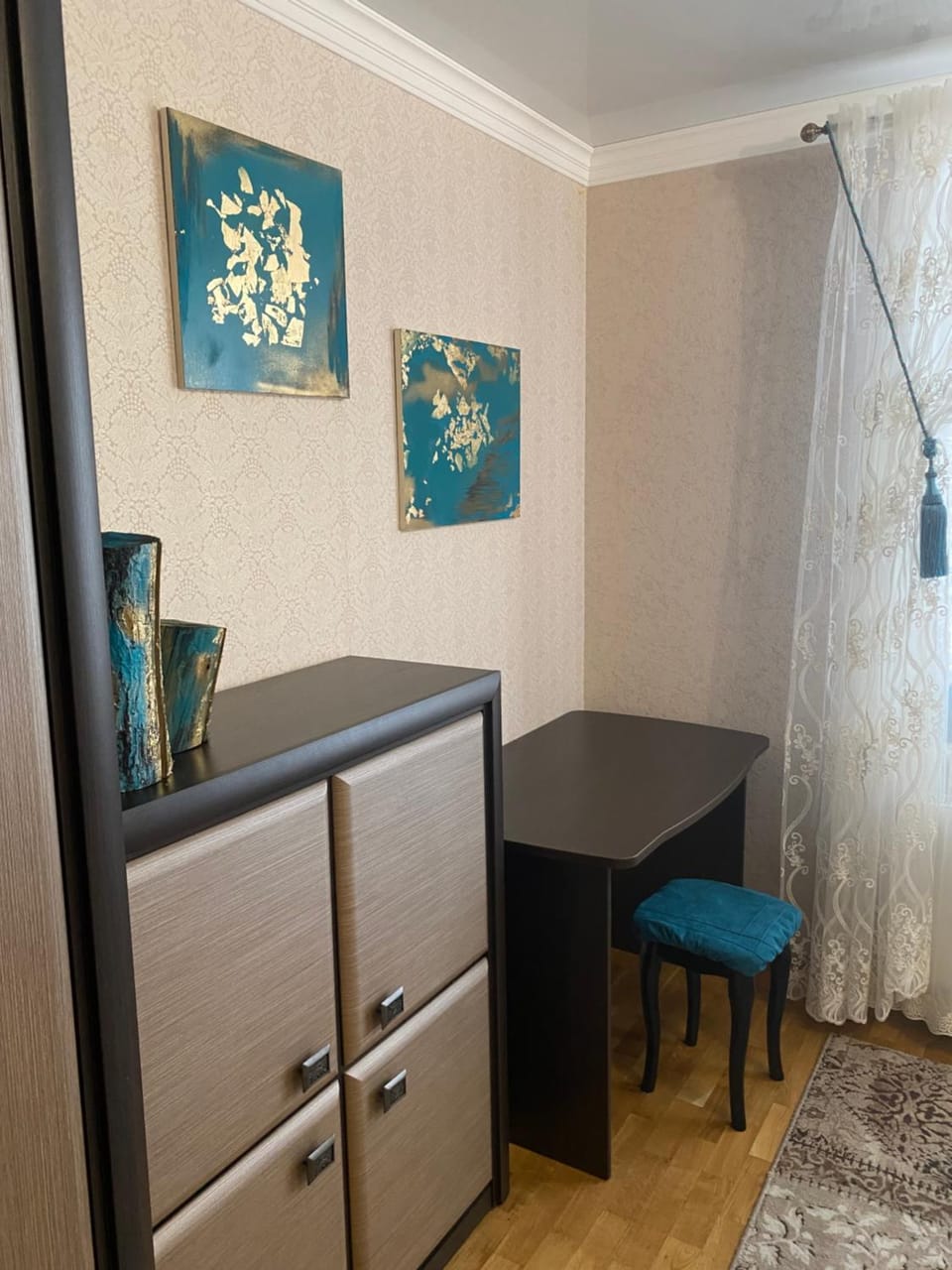 Photo of the whole room, Bedroom