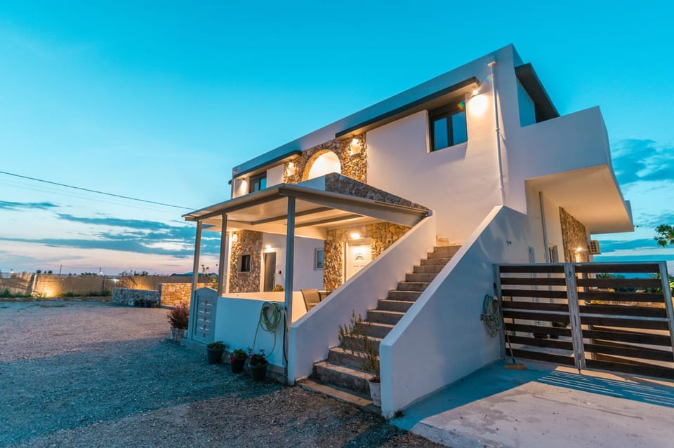 Property building, Facade/entrance, Night