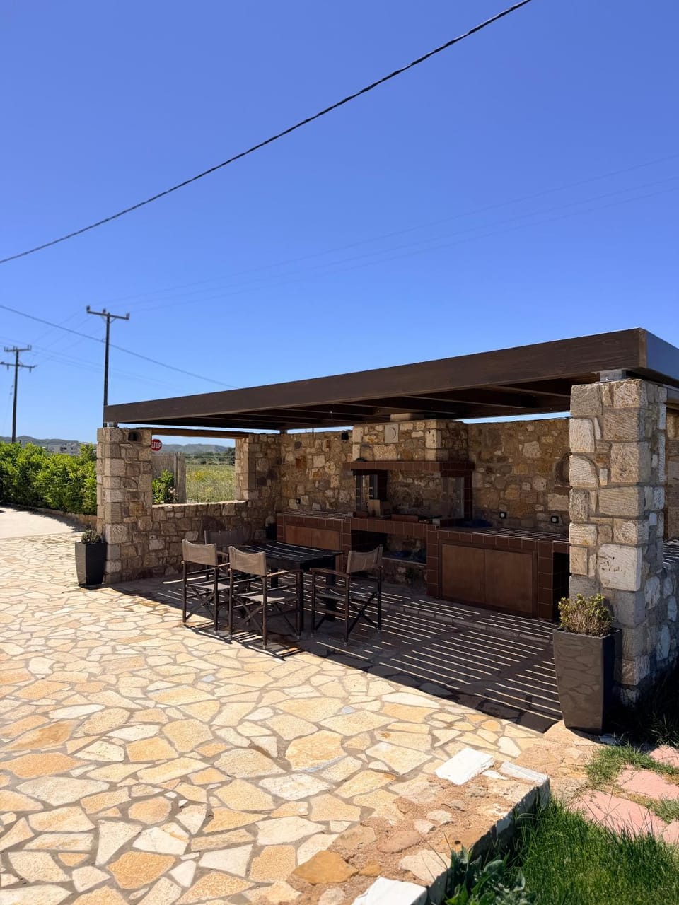 Property building, Day, BBQ facilities, Dining area