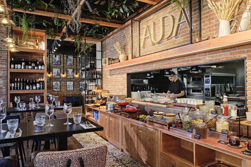 Restaurant/places to eat, Restaurant/places to eat