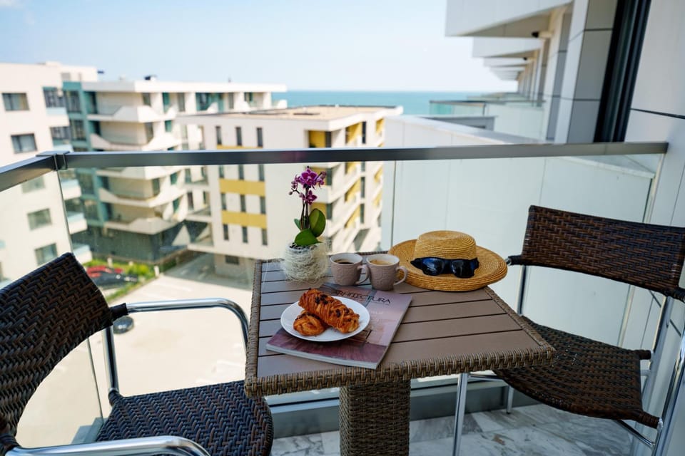 Natural landscape, Balcony/Terrace, Sea view