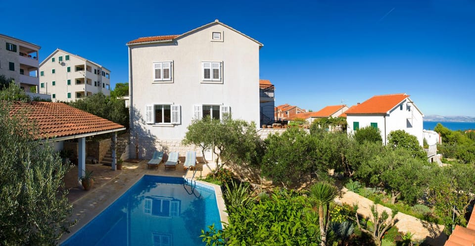 Property building, Facade/entrance, Pool view, Swimming pool