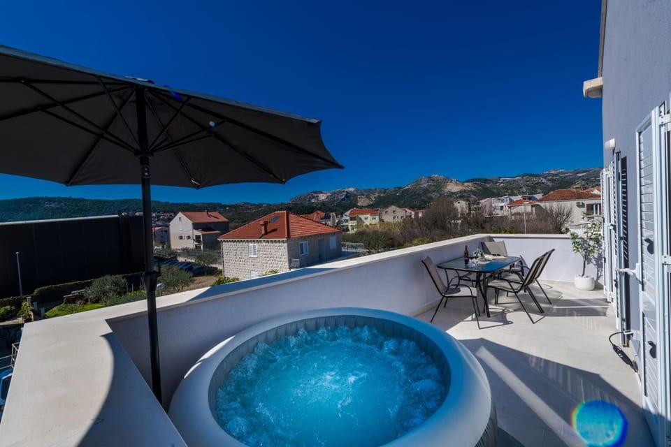 Balcony/Terrace, Swimming pool