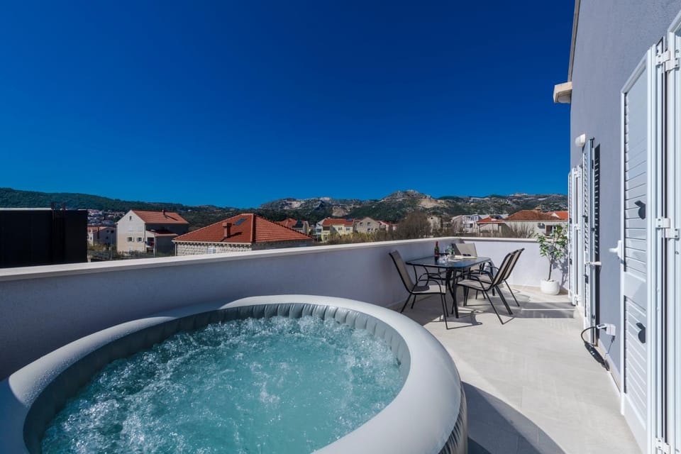 Balcony/Terrace, Swimming pool