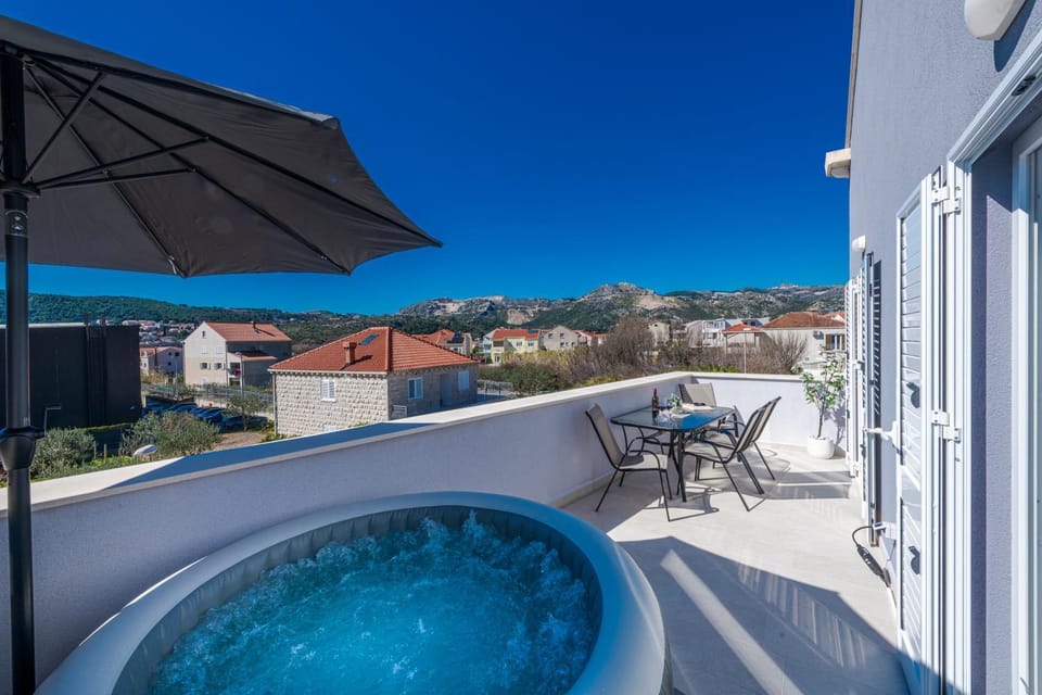 Balcony/Terrace, Swimming pool