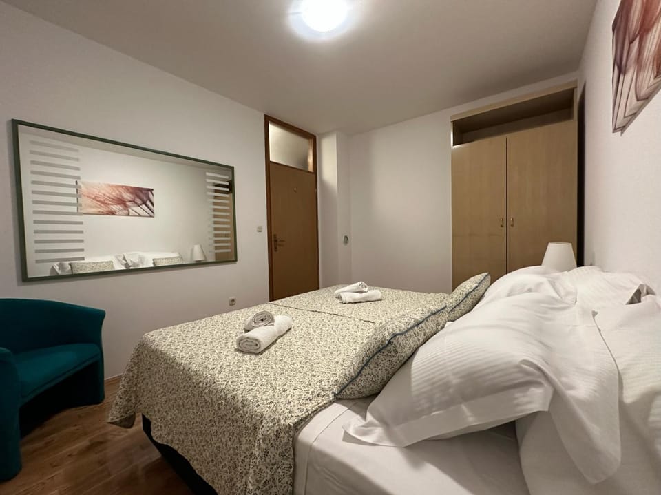 Bed, Photo of the whole room, Bedroom, towels, wardrobe