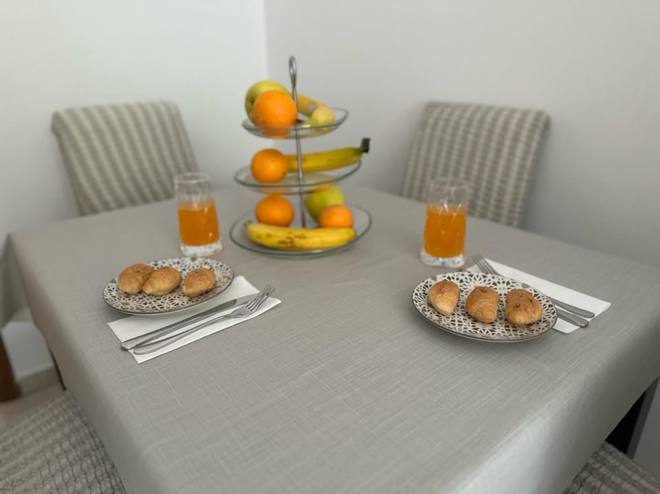 Dining area, Breakfast, Drinks