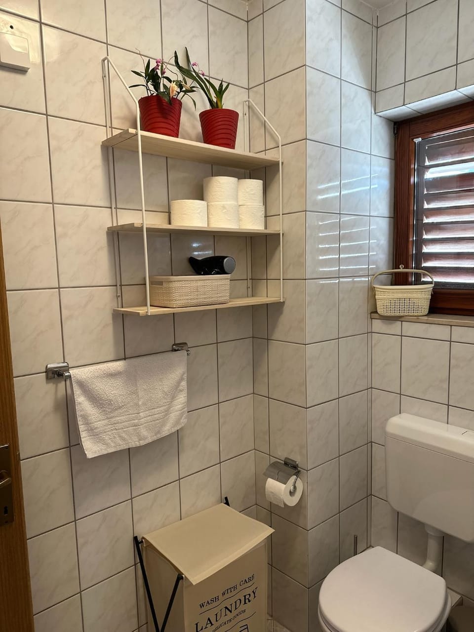 Toilet, Bathroom, towels