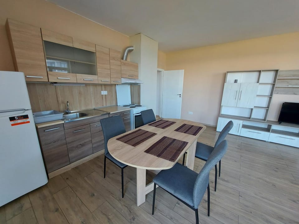 Dining area, pet friendly, kitchen