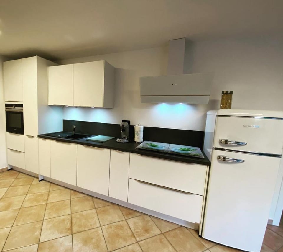 Kitchen or kitchenette, dishwasher, pet friendly, stove