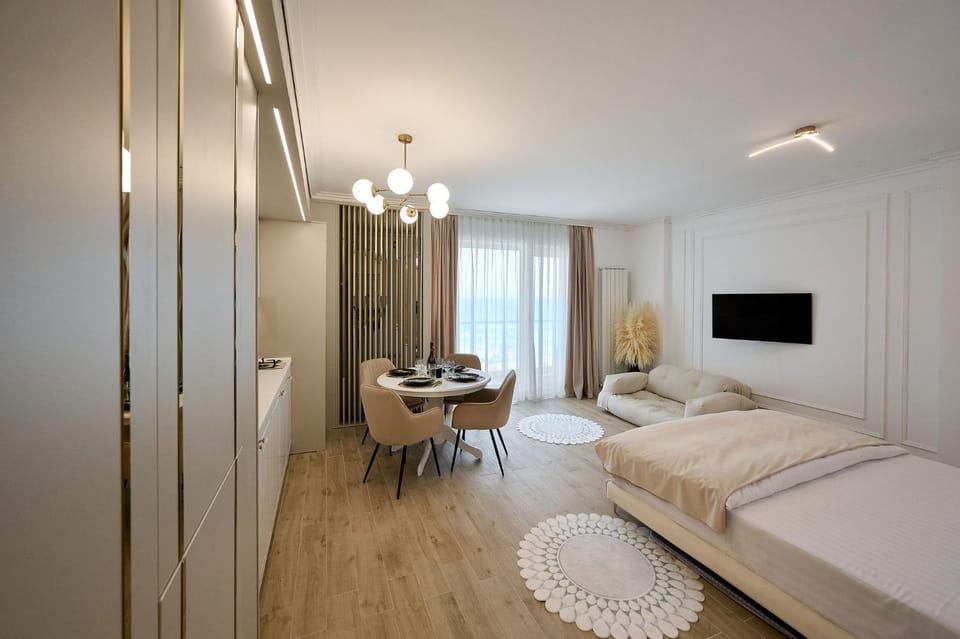 Seaview Luxury Studio in Infinity Beach Resort Apartment in Constanța County