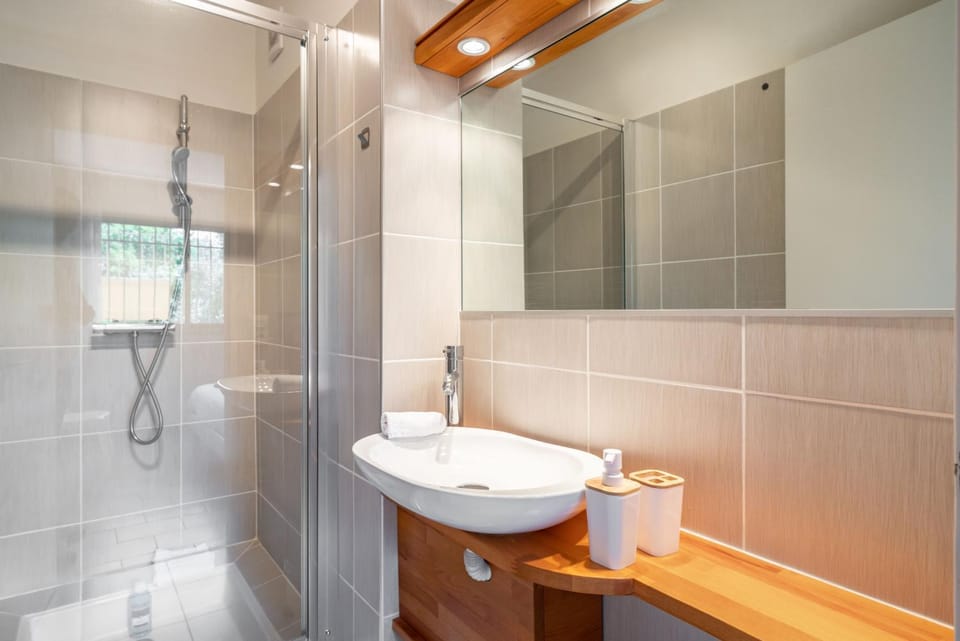 Shower, Bathroom, towels