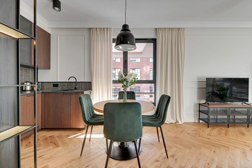 TV and multimedia, Kitchen or kitchenette, Living room, Seating area, Dining area