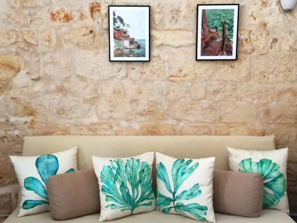 Living room, Decorative detail, Seating area