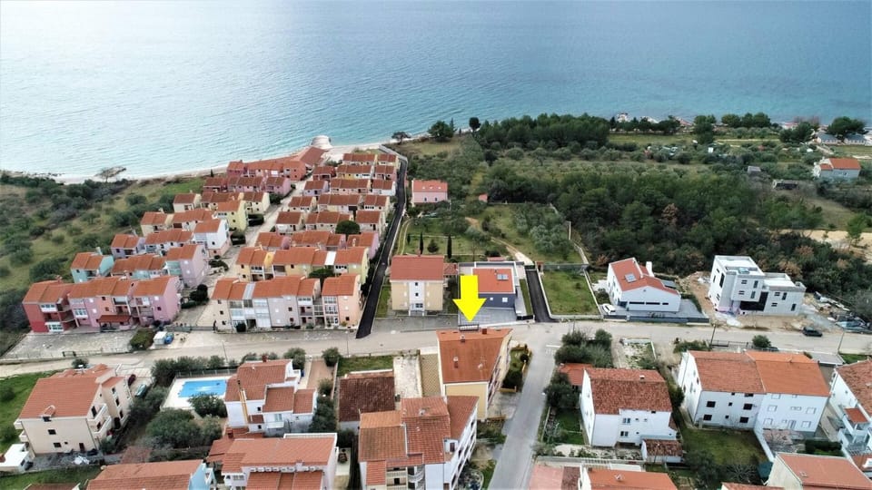 Property building, Neighbourhood, Location