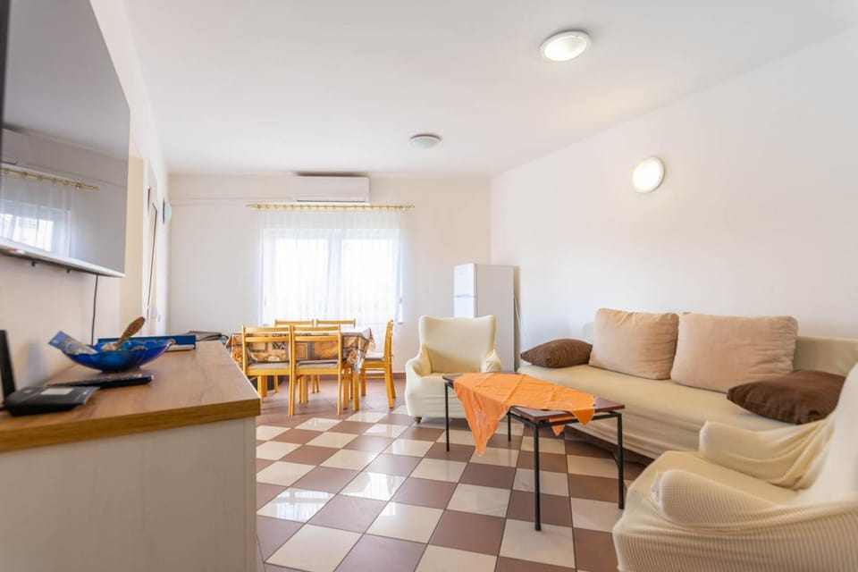 Living room, Dining area, air conditioner