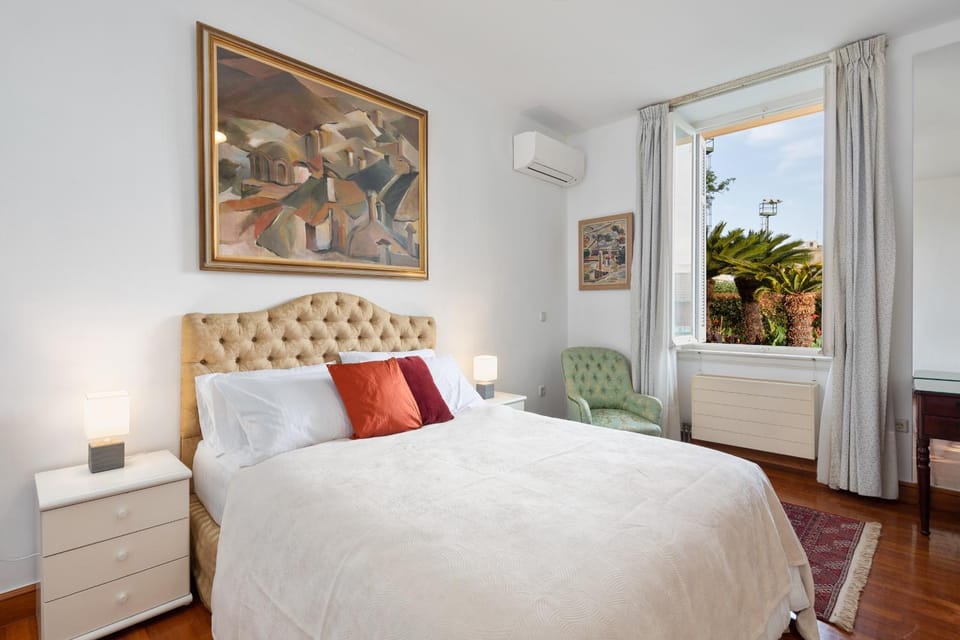 Bed, Living room, Bedroom