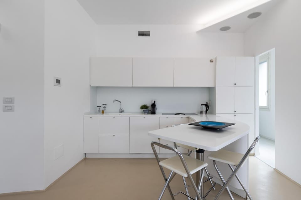 Kitchen or kitchenette, Dining area, stove