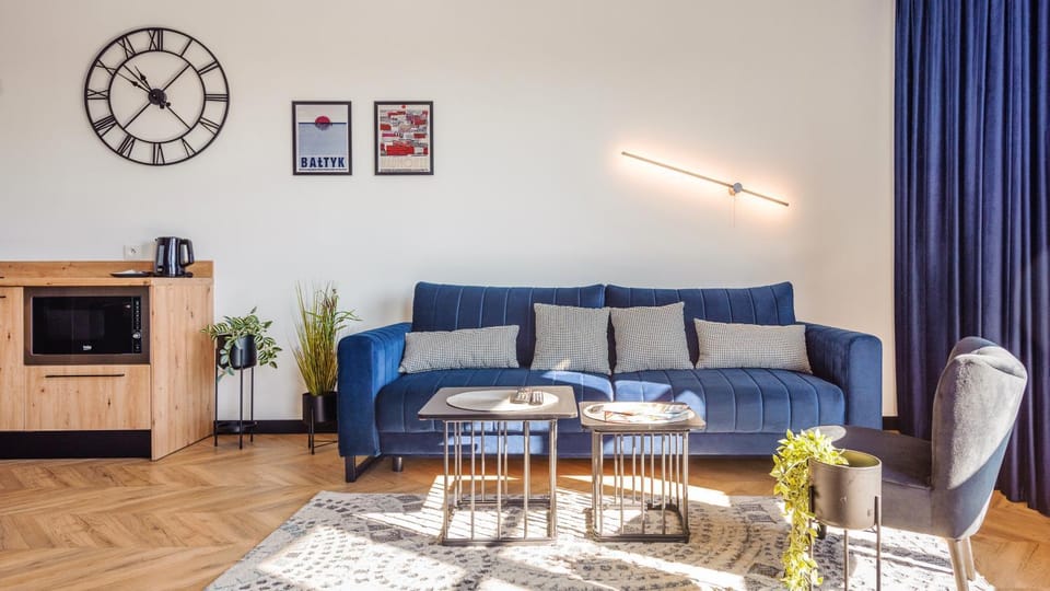 Bed, Kitchen or kitchenette, Living room, Seating area
