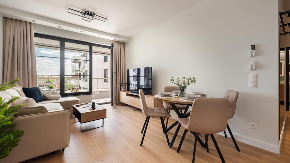 TV and multimedia, Living room, Seating area, Dining area, air conditioner
