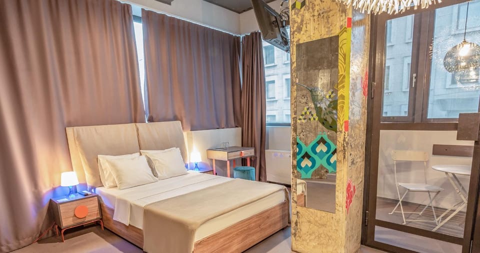 Bed, Photo of the whole room, Seating area, Bedroom