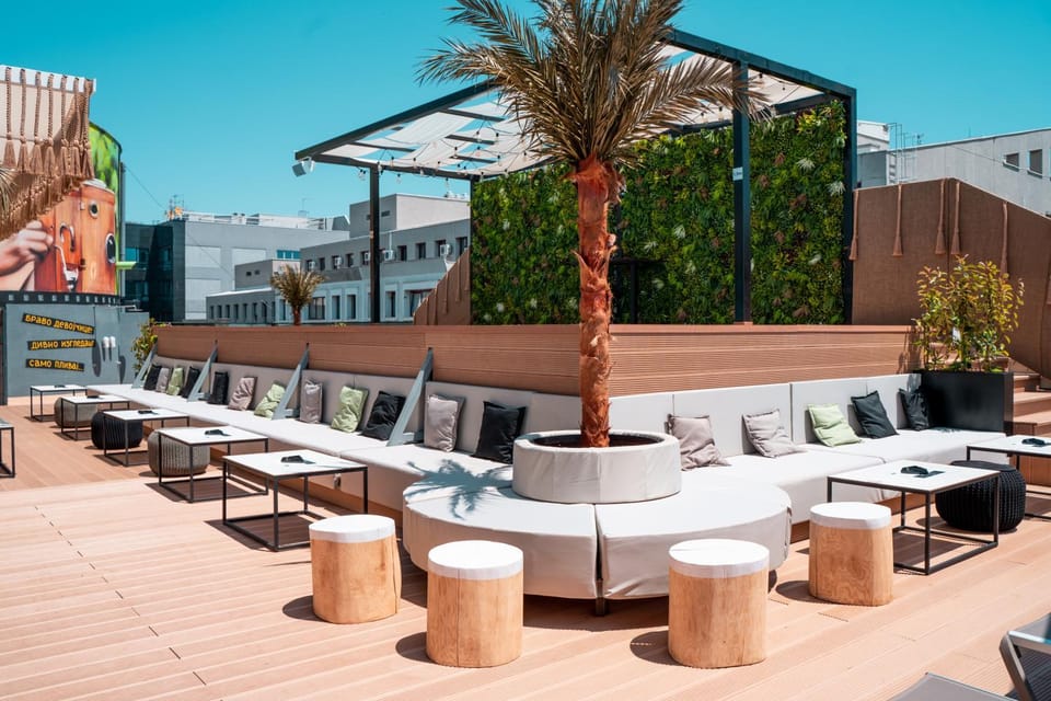 Balcony/Terrace, Seating area, Swimming pool, sunbed