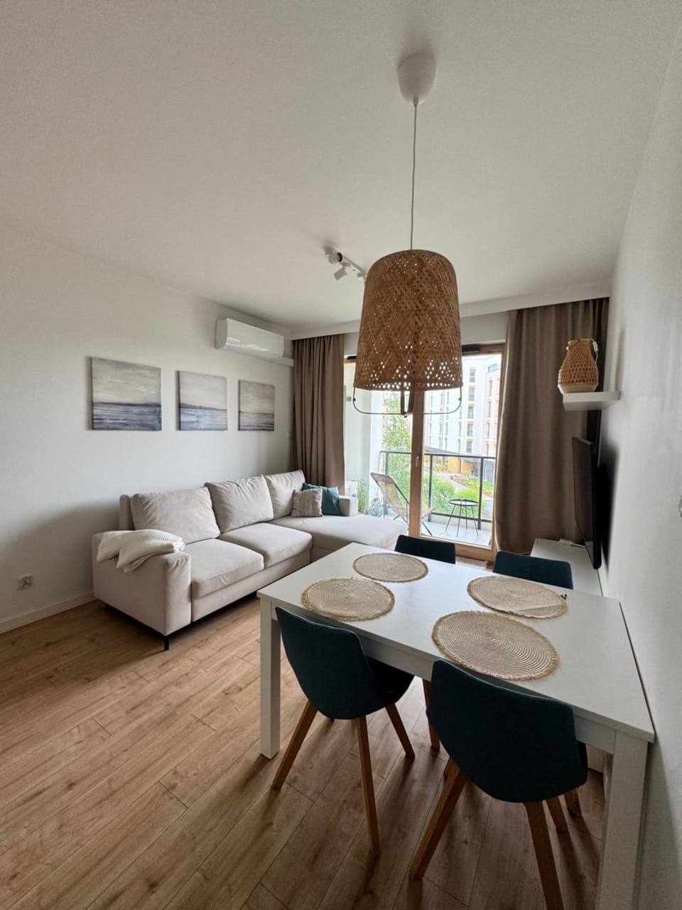Living room, Seating area, Dining area, air conditioner