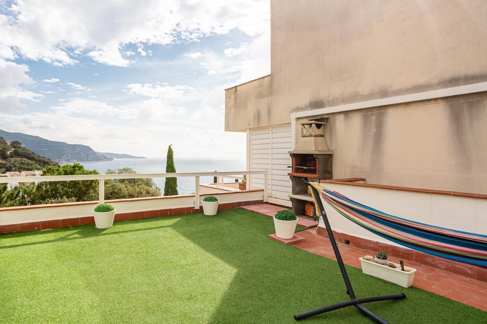 Property building, Balcony/Terrace, Living room