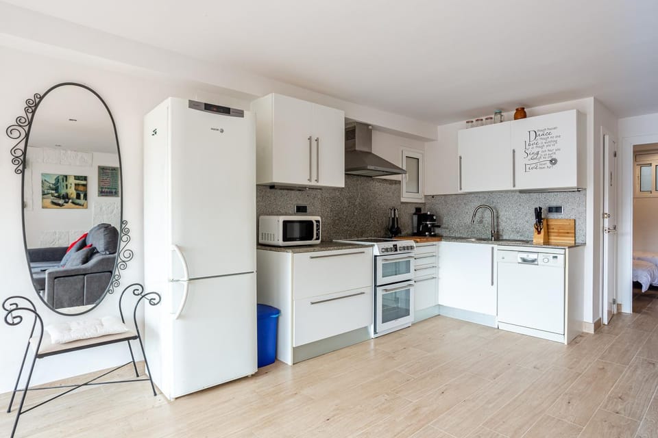 Kitchen or kitchenette, Living room