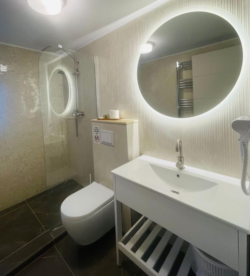 Shower, Toilet, Bathroom