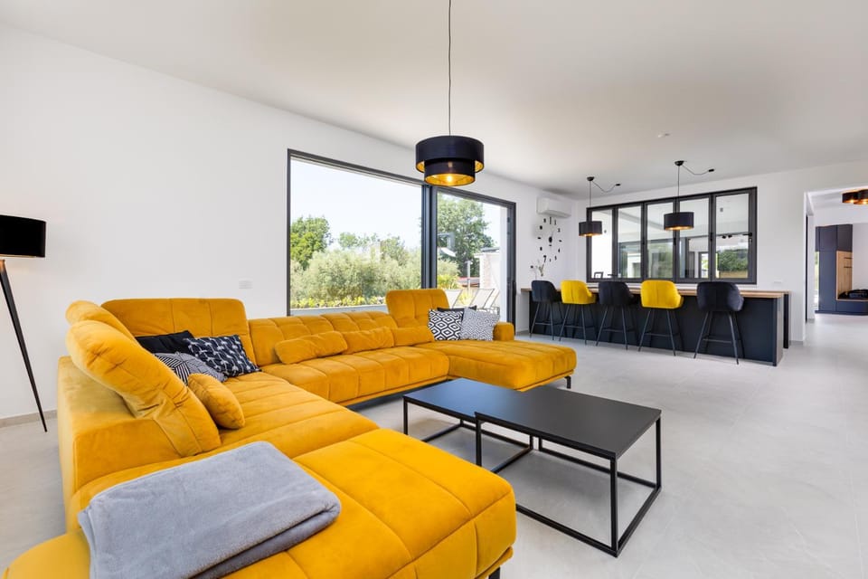 TV and multimedia, Living room, Seating area