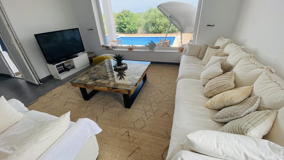 Communal lounge/ TV room, Living room