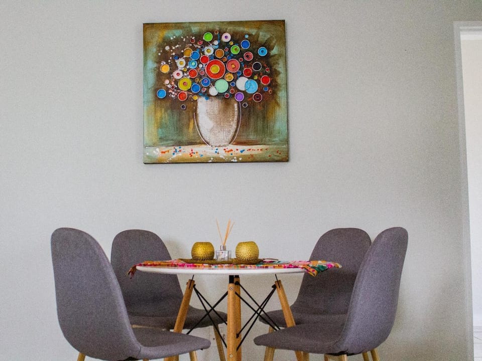 Living room, Decorative detail, Seating area, Dining area