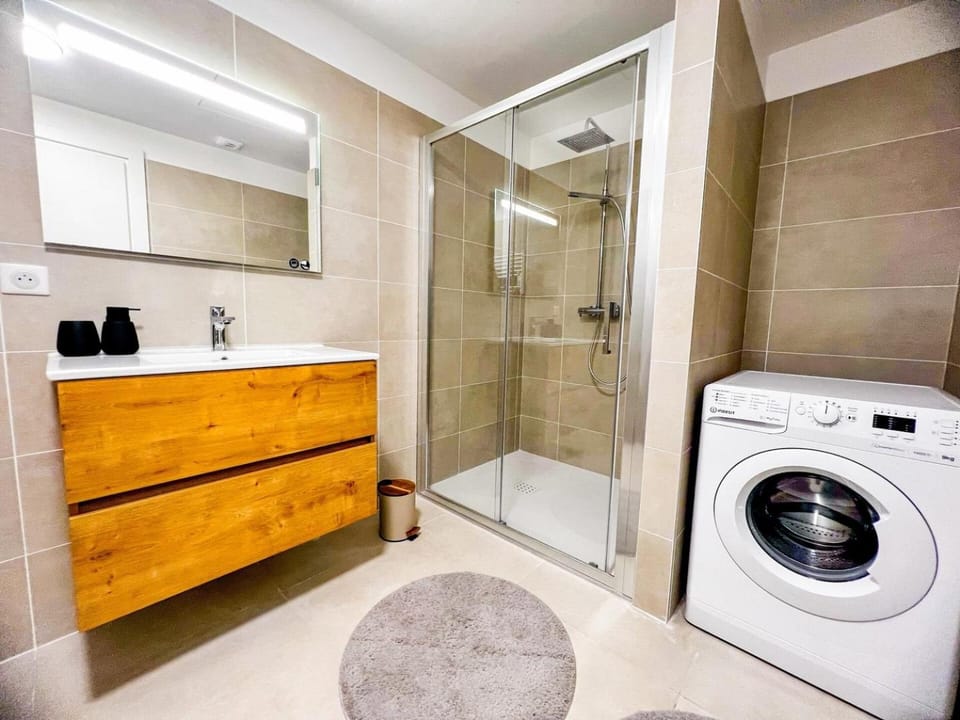 Shower, Bathroom, washing machine