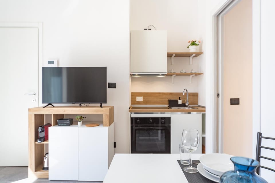 TV and multimedia, Kitchen or kitchenette, Dining area, dishwasher, stove