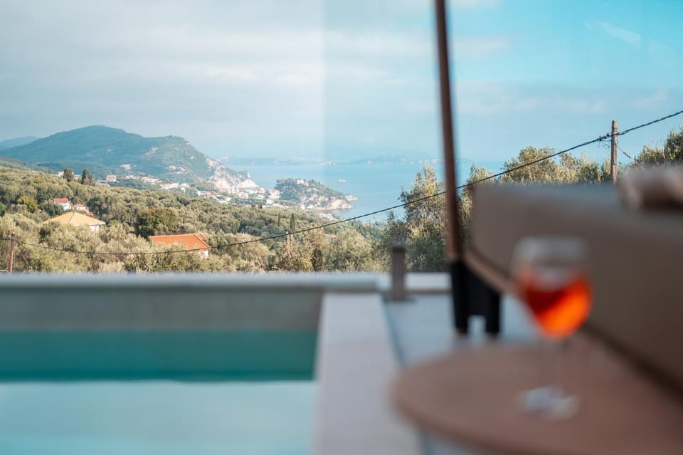Pool view, Sea view