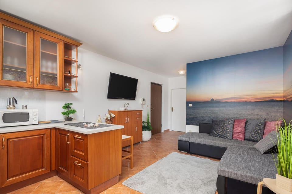 TV and multimedia, Kitchen or kitchenette, Seating area